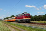 Die 132 334-4 (92 80 1232 334-3 D-EBS) mit dem DPE 20058 von Binz nach Erfurt Hbf am 21.05.2018 in Nassenheide.