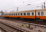 Ein von der EBS neu hergerichteter By-Wagen im  Städteexpress  DPE 20057 nach Ostseebad Binz, am 19.05.2018 in Erfurt Hbf.