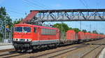 EBS Erfurter Bahnservice Gesellschaft mbH, Erfurt mit der angemieten  155 195-1  [NVR-Nummer: 91 80 6155 195-1 D-FWK] und einem Ganzzug Drehgestell-Flachwagen (leer) am 23.06.20 Bf.