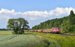 232 690 mit einem Holzzug aus Herzberg(Harz) nach Göttingen, am 20.06.2020 bei Sudheim