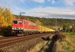 155 046 (EBS) zu sehen am 20.10.21 mit einem Holzzug in Schöps nach Saalfeld.