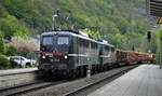 140 811-1/140 815-2 ERFURTER BAHN-SERVICE MIT HOLZZUG IN KIRCHEN/SIEG
Die schön und dezent gestylten 140er des ERFURTER BAHN-SERVICE bei Durchfahrt im
Bahnhof KIRTCHEN/SIEG mit schwerem Holzzug,29.4.2022