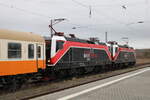 EBS 143 056-0 und 143 124-6 mit dem D-EBS 56 80 21-80 084-8 Bom am 02.01.2024 in Naumburg (S) Hbf. 