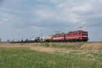 Die EBS mit 142 145 und dahinter 142 110 aus Anklam kommend fahren sie den Sirupzug der Zuckerfabrik Anklam in den Süden. Endziel ist Basel. Ferdinandshof 23.04.2018 