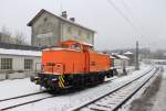 106 250-4 (345 250-5) EBS steht in Steinbach am Wald bei Wiegand Glas am 23.01.2015.