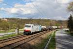 ERS 185 635 mit einem KLV Zug am 21.04.2012 bei Pleinting.