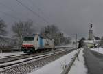 185 635 mit einem fast leeren Containerzug am 19.01.2013 bei Hausbach.