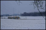 Eurobahn VT 81927 ist hier als Regionalzug zwischen Kirchlengern und Schweicheln am 7.1.2002 nach Lemgo unterwegs.