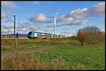 Bei Westerhausen ist hier am 22.11.2021 um 15.14 Uhr die Eurobahn von Bielefeld nach Hengelo in den Niederlanden unterwegs.  