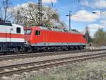 FWK 156 002-8 pausiert am 16.04.2022 in Naumburg (S) Hbf.