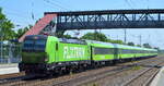 Flixtrain mit der MRCE Vectron  X4 E - 862  [NVR-Nummer: 91 80 6193 862-0 D-DISPO] und Zuggarnitur am 18.05.22 Durchfahrt Bf.