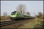 Ein kompletter Flixtrain mit passgenau lackiertem Taurus war am 28.3.2023 auf der Rollbahn in Richtung Köln unterwegs.