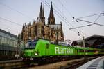 193 862-0 mit Flixtrain nach Leipzig bei der Ausfahrt in Köln Hbf, am 08.09.2023.