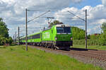 193 437 schleppte am 05.05.24 den über Dessau umgeleiteten FLX 1244 nach Stuttgart durch Greppin Richtung Halle(S).