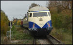 Die Diesellok V100 1019 (Ulmer Eisenbahnfreunde - UEF) überführte am 01.11.2024 den Dieseltriebwagen  Der General  VT 08 801 (Georg Verkehrsgesellschaft - GVG 608 801-7) von Mannheim