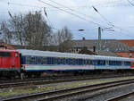 Zwei Nahverkehrswagen (1 55 80 31-33 453-2 ABn & 50 80 84-34 323-7 Bnrdz) bei der Durchfahrt in Wuppertal-Unterbarmen.