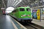 GfF 110 292-0 mit dem REWE Supermarktzug am 05.11.21 in Frankfurt am Main Hbf