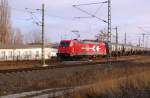 185 606 der HGK fhrt am 28.12.08 am Hbf Halle(S) vorbei in den Rangierbahnhof.