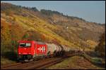 Die 185 604 der HGK mit einem ler bei Gambach. Aufgenommen am 25.Okt 2008.