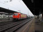 185 585-5 und DE 673 der HGK sowie 185 526-1 der RSB Logistic vor einem Kesselzug am 10.10.2009 auf der Fahrt durch Grokorbetha.