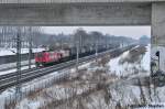 In migem Tempo rollen die zu HGK gehrenden 185 606-1 & DE 670 samt Kesselzug der Stadtgrenze Berlins entgegen und passieren hier eine der unzhligen Brcken ber die Schnellfahrstrecke Berlin -