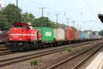 Die DE84 der HGK zieht einen Containerzug durch Kln West am 13.08.2010