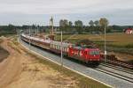 185 605 mit einem Wiesn Sonderzug am 02.10.2010 in Hattenhofen.