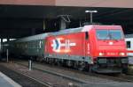 Die 185 605-3 der HGK steht mit einem Sonderzug in Dsseldorf HBF am 31.10.2010