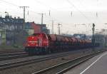 Einen langen Schttgutwagen zog diese MAK der HGK (DE91) am 20.11.2010 durch Kln-West.