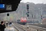 Die DE13 der HGK, hier mit einem leeren Autozug, ist immer wieder ein beliebtes Motiv fr Bahnfotografen.