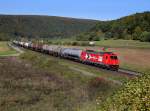 Die 185 588 mit einem Kesselzug am 11.10.2012 unterwegs bei Harrbach.