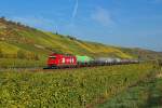 Am Morgen des 19.10.2013 hat die 185 588 einen Kesselzug am Haken und wird in Krze Nierstein durchfahren