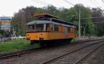 Dieser Arbeitstriebwagen ist eine Rarität:
VT 1 der HGK (Häfen und Güterverkehr Köln AG). 
Von den in der HGK aufgegangenen Köln-Bonner-Eisenbahnen (KBE) wurde ein ehemalige Schienenbus der Baureihe VT95 (DB-795 398, 1954 von MAN gebaut) gekauft und zum Arbeitstriebwagen umgebaut.   
Der Wagenkasten wurde höhergelegt, damit das Fahrzeug auch die Hochbahnsteige der Stadtbahnstrecken problemlos passieren kann. Daher hat der Schienenbus seither ein etwas hochbeiniges Aussehen.

2014-04-10  Köln Dürener Str./Militärring