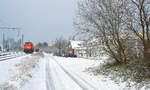 Weitgehend schneeweiss präsentierte sich der Bahnhof Nievenheim an der Bahnstrecke Köln-Neuss am 17.12.2010.