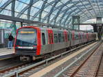 Hamburger Hochbahn DT5 400-1 als U4 nach Horner Rennbahn in der neu errichteten Station Elbbrücken, 08.09.2019.