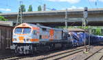 hvle Tiger V330.6 (92 80 1250 003-1 D-HVLE) mit firmeneigenen Schüttgutförderzug am 30.06.18 Bf.