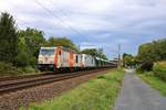 HVLE 285 001-4 und 285 102-0 mit grünen Enercon Schotterwagen in Maintal Ost am 15.08.19