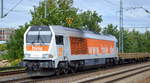 hvle mit  V 490.3  (NVR:  92 80 1264 008-4 D-HVLE ) und einigen Drehgestell-Flachwagen am 08.09.20 Bf.