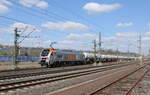 hvle 159 009  Wilson Learn  mit einem Laugenzug von Heimboldshausen nach Sehnde, am 05.04.2023 bei der Ausfahrt in Gerstungen.