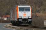 285 001 hat mit dem Kalkleerzug vom HKW Chemnitz-Nord Rbeland erreicht.