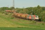 185 640 und 185 641 schlngeln sich mit einem Kalkkesselzug zum Bahnhof Httenrode hoch; 24.05.2009