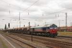 Eine Class 59 (59 003) der Heavy Haul Power International fhrt mit einem Ganzzug Schttgutwagen durch Magdeburg-Rothensee.