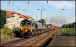 Groe Fuhre fr die zwei Class66 von Heavy Haul Power. Sie ziehen hier den Kohlependel von Profen nach Chemnitz durch den Altenburger Bahnhof.