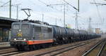 Hectorrail mit 162.006  Hauser  (91 80 6 151 066-8 D-HCTOR) und Kesselwagenzug (Benzin) am 16.12.20 Durchfahrt Bf.