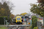 Eine aus zwei LINTs (Nummern unbekannt) bestehende Garnitur der Hessischen Landesbahn hält am Haltepunkt Frankfurt-Unterliederbach.