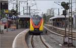 Tags zuvor war der erste Einsatz des Coradia Continental der HLB im Regelbetrieb - hier 1 440 157 auf der RB 58. Frankfurt Süd, Juli 2018.