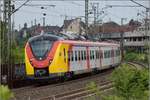 Vor der Nase rangierte ein neuer Coradia Continental der HLB. 1440 157-4 in Friedberg, Juli 2018.