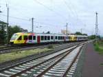 Doppeltraktion Lint41 der Hessischen Landesbahn (HLB) als HLB 84250 Frankfurt(Main)Hbf - Knigstein(Taunus) bei der Einfahrt in Frankfurt-Hchst am 21.05.08