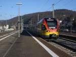 5-teiliger FLIRT 429 542 der HLB (Hessischen Landesbahn) als RE 40 (Main-Sieg-Express) fhrt am 30.01.2010 von Siegen kommend in den Bf Dillenburg ein.