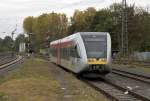 509 109 (ein Stadler GTW 2/6) der HLB verlsst am 25.10.2011 den Bahnhof Friedberg Hbf in Richtung Friedrichsdorf. Diese Strecke hat eine wechselvolle geschichte hinter sich, bis Ende des 2. Weltkrieges fuhren hier sogar Schnellzge, danach wurde (wie so hufig) der Verkehr immer weiter heruntergefahren, die Strecke selbst sogar stillegungsgefhrdet, bis im Zuge der Regionalisierung wieder ein bedarfsgerechter Verkehr (teilweise ein 30 Minuten Takt) erfolgte.
Seltsam ist die Tatsache, dass vom Bahnhof Friedberg keine Aufnahmen zu finden sind, der ist noch nicht mal in der Liste der Bahnhfe enthalten. Und dort findet man einen sehr abwechlungsreichen Betrieb, Formsignale, viele Fotostandorte, also alles, was man so braucht.